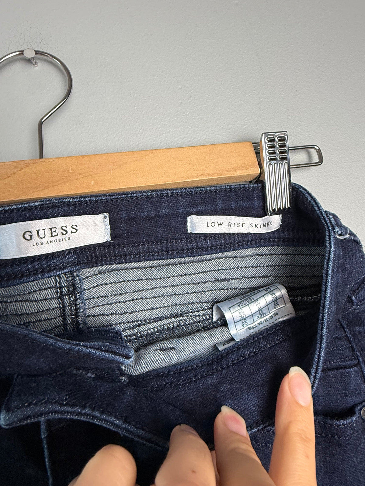 Guess Women’s 27 Low Rise Skinny Jean