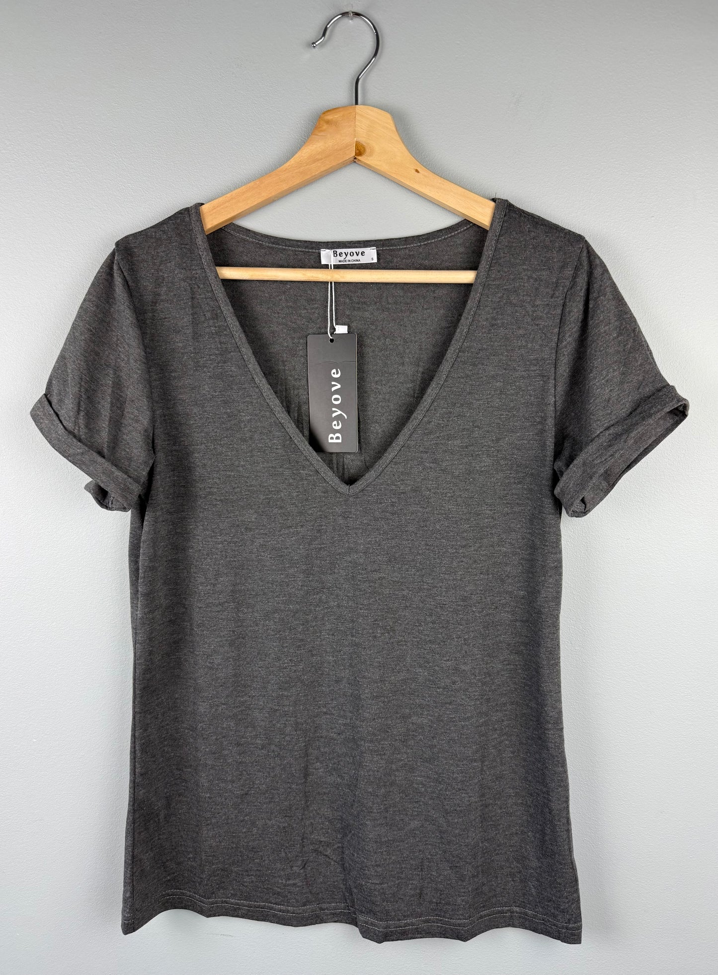 Beyove Women’s Small Tee
