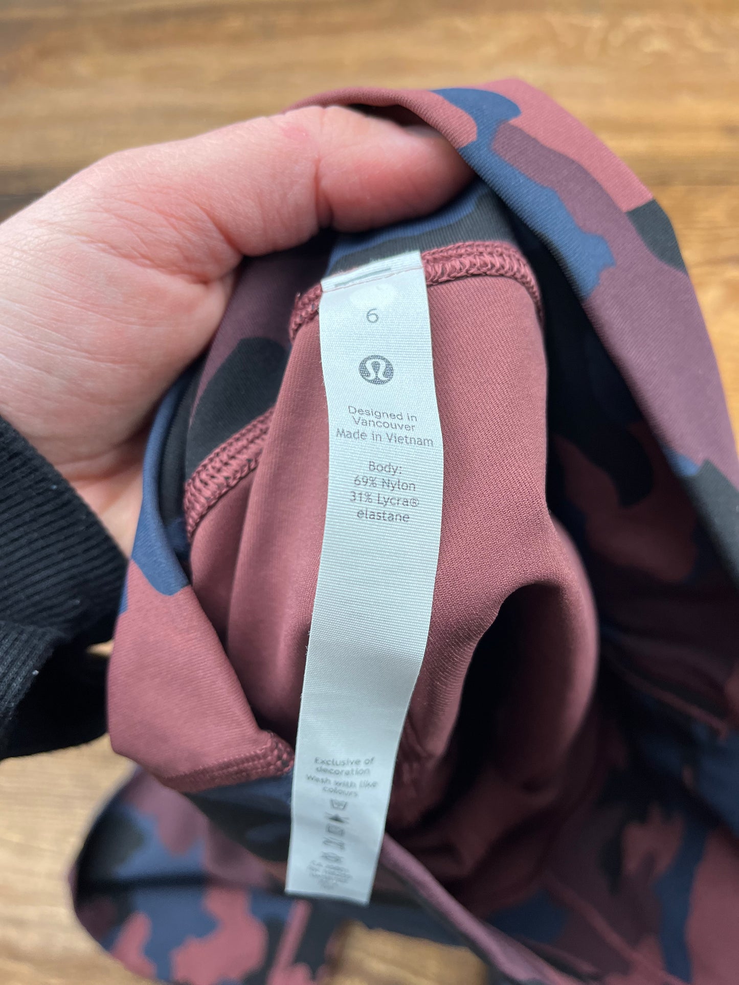Lululemon Women’s 6 Camo Wunder Under Legging