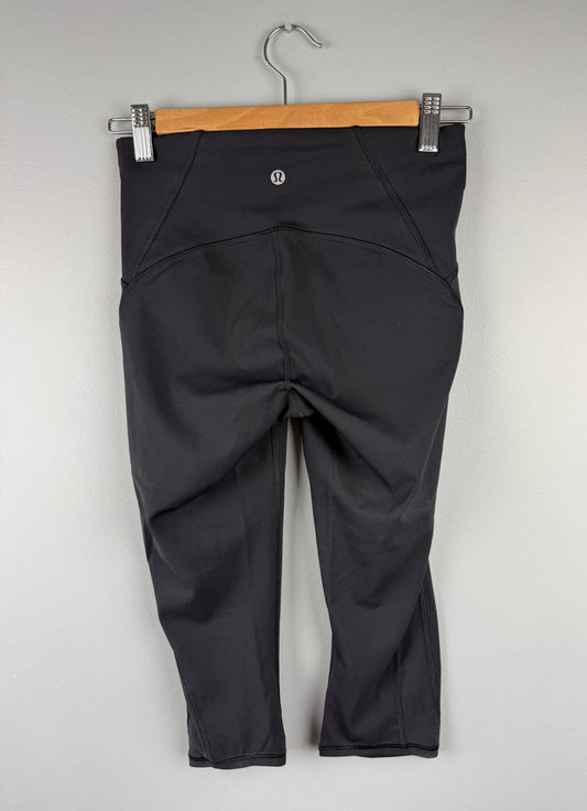 Lululemon Women’s 6 3/4 Mesh Legging