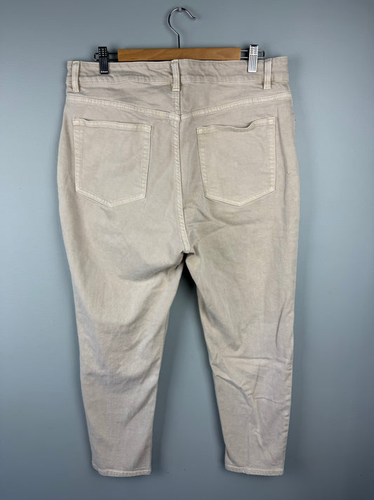 H&M Women’s 16 High Waisted Jean