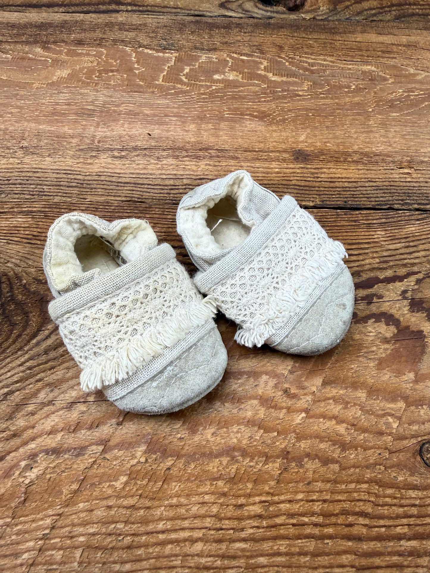 Parker & Posie Size 2 Fringe Shoe