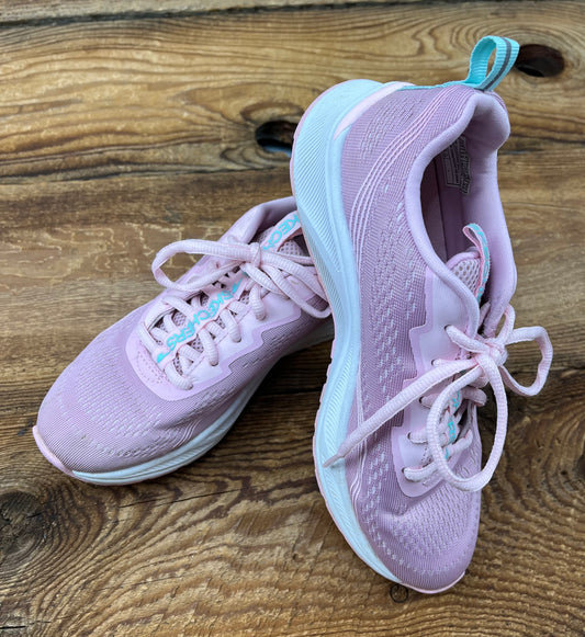 Sketchers 4.5Y Running Shoe