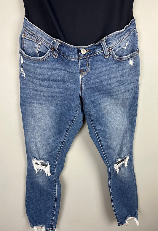 Abercrombie & Fitch Maternity 27/4 Distressed Ankle Jean