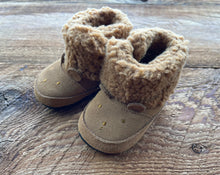 Load image into Gallery viewer, Jack &amp; Lily 0-6M Sherpa Boot
