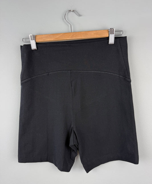 Old Navy Maternity Medium Stretch Short