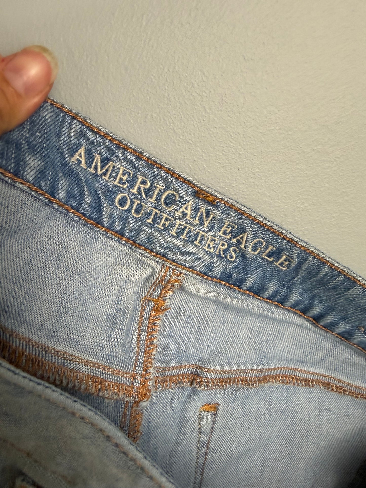 American Eagle Women’s 6 Distressed Skinny Jean