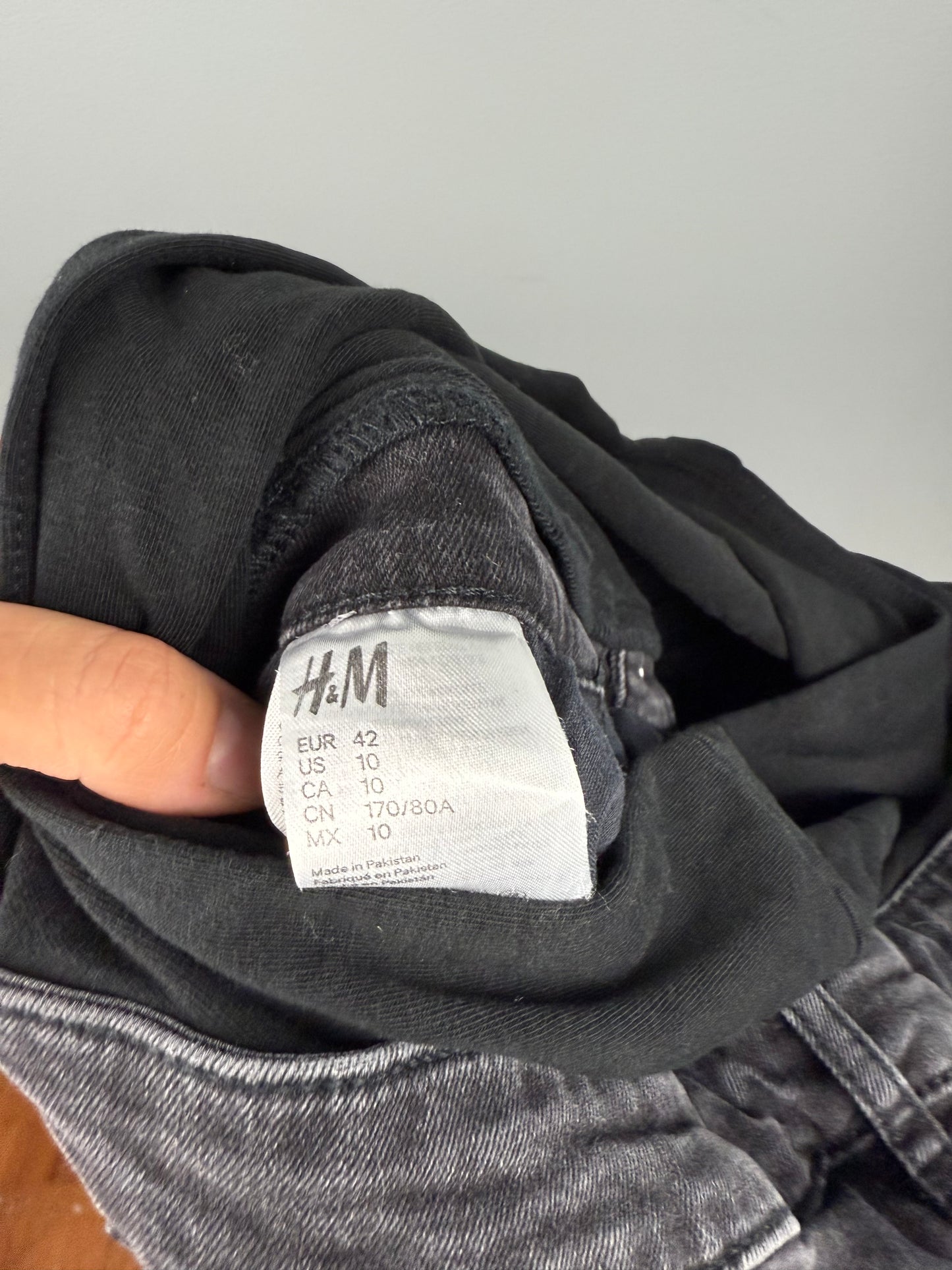 H&M Maternity 10 Boyfriend Jean