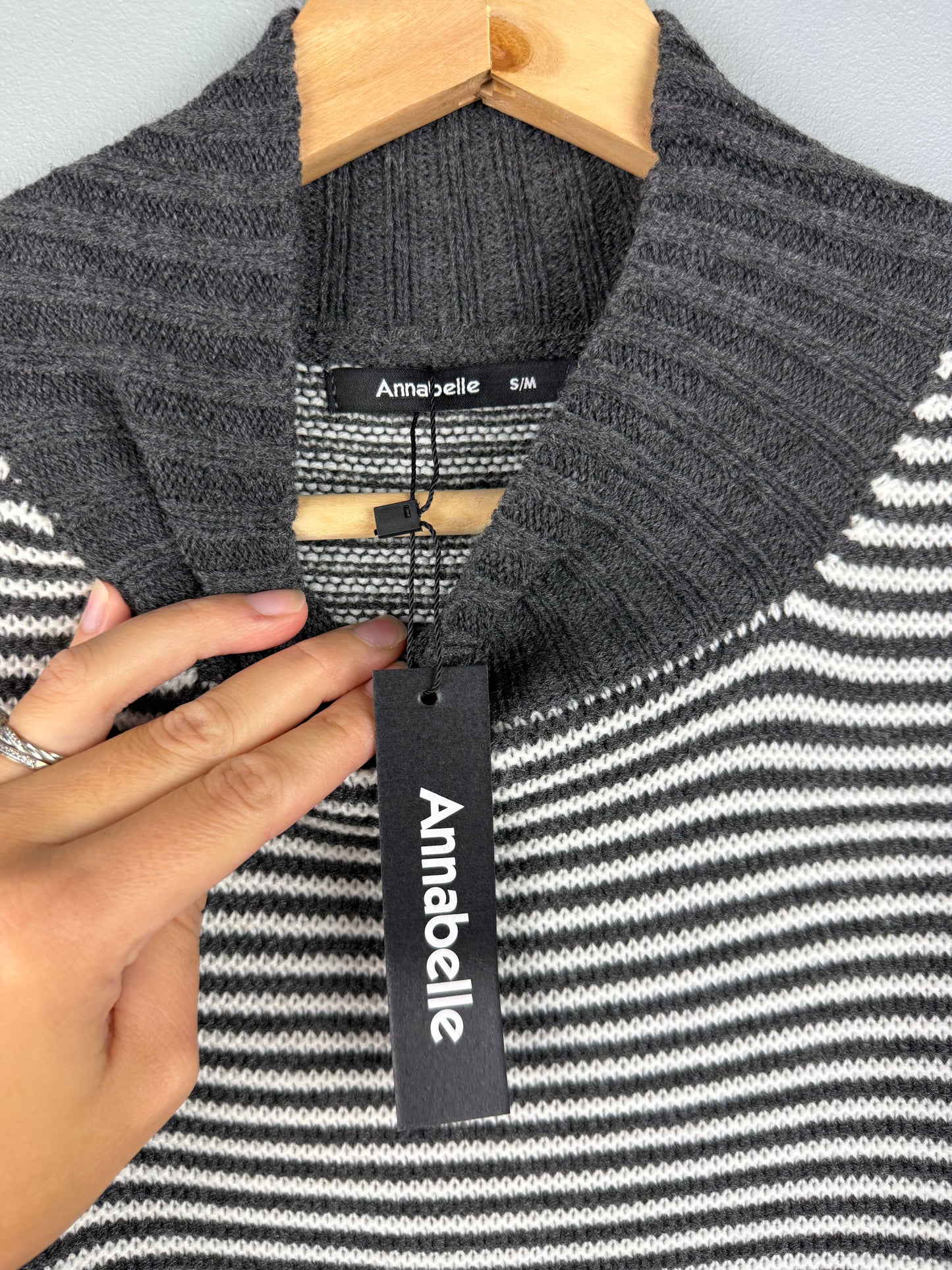 Annabelle Women’s Small/Medium Knit Sweater