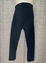 Load image into Gallery viewer, Old Navy Small Maternity Active Leggings
