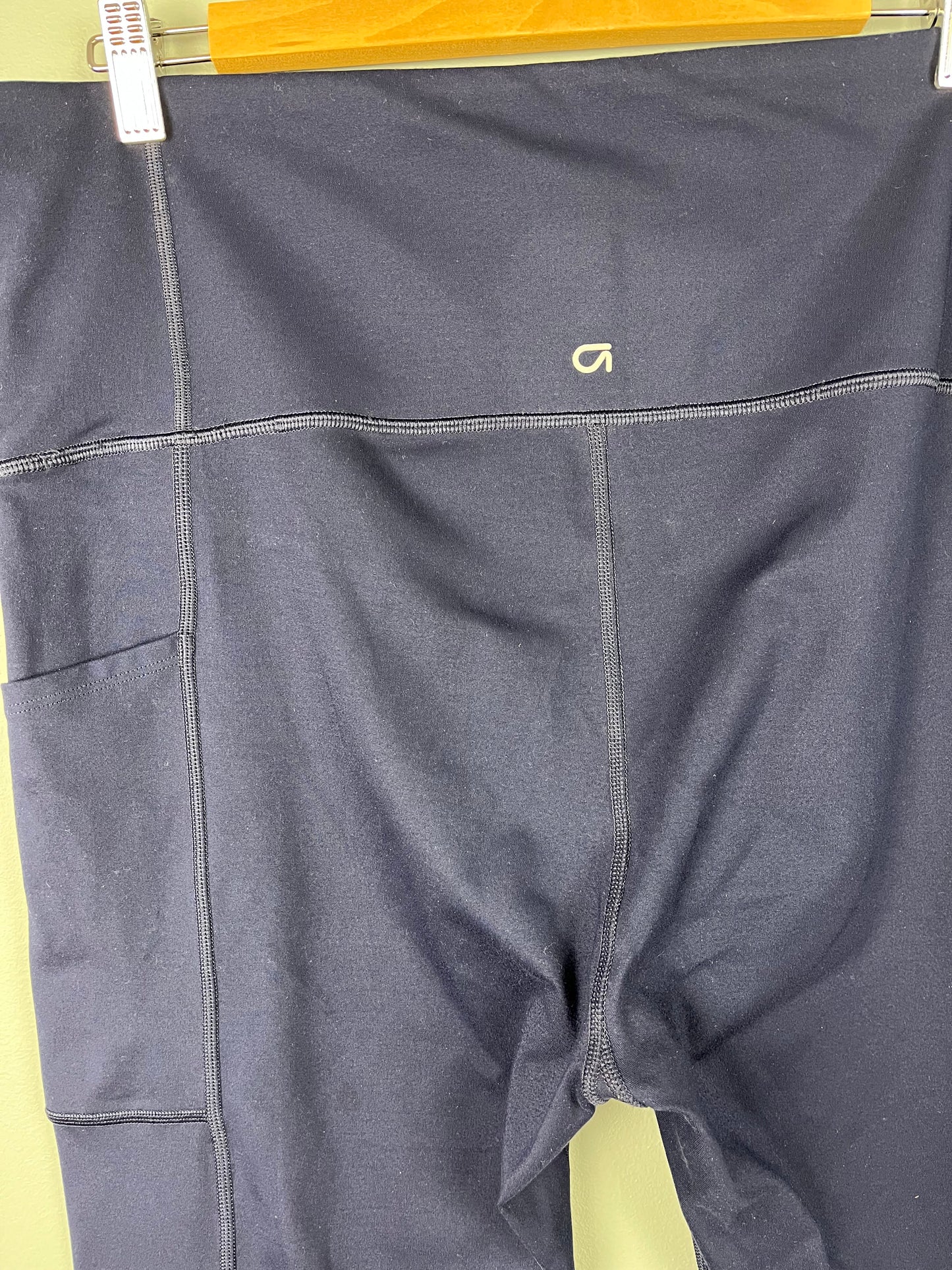 Gap Fit Maternity Large Cropped Legging