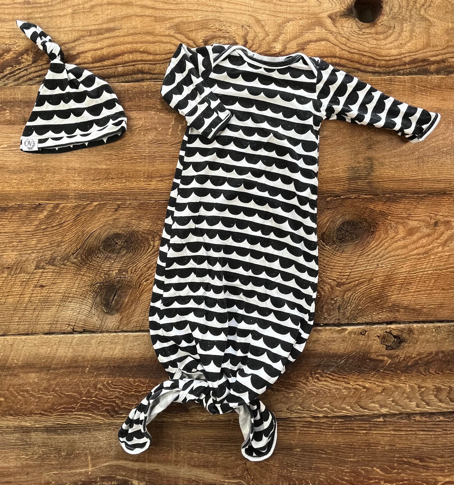 The OVer Company 0-3M Gown & Hat