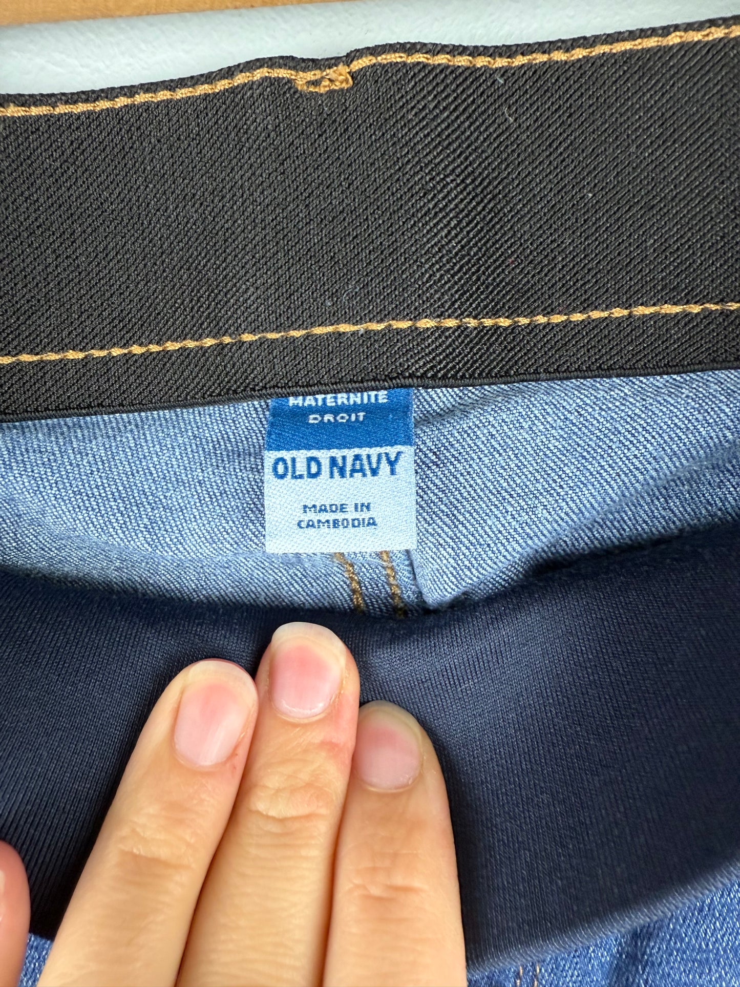 Old Navy Maternity 10 Long Jean