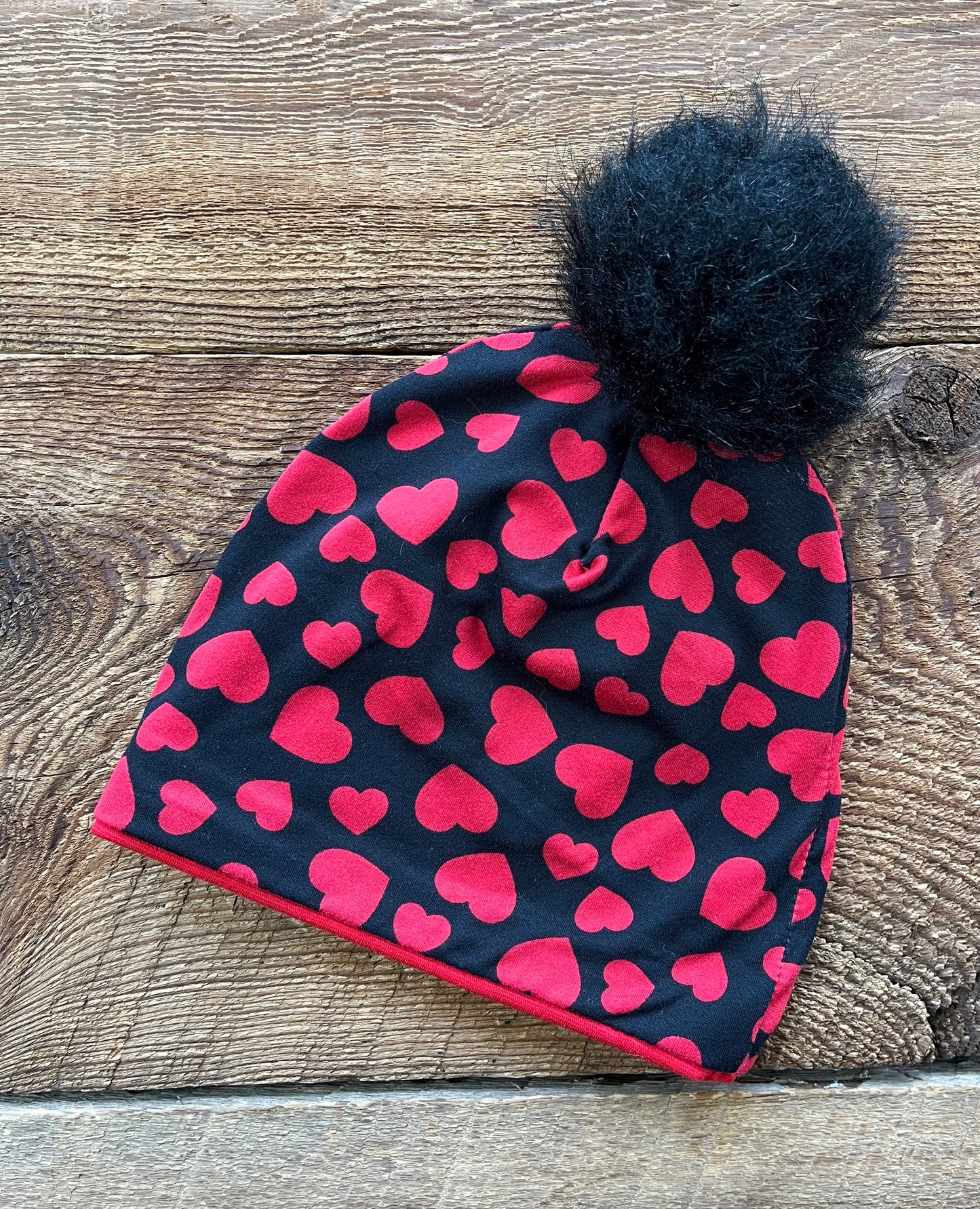 Small Shop Heart Pom Toque