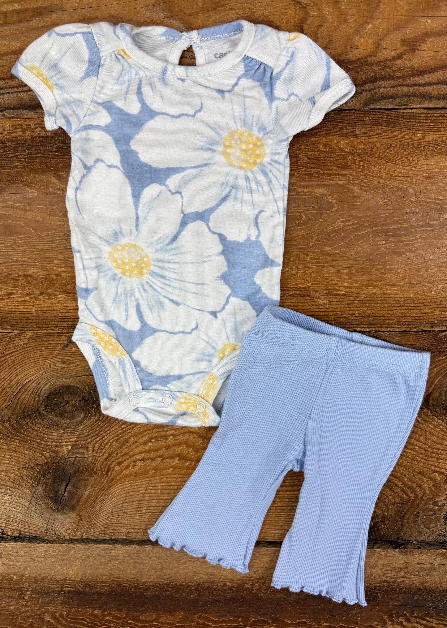 Carter’s 0-3M Flower Outfit