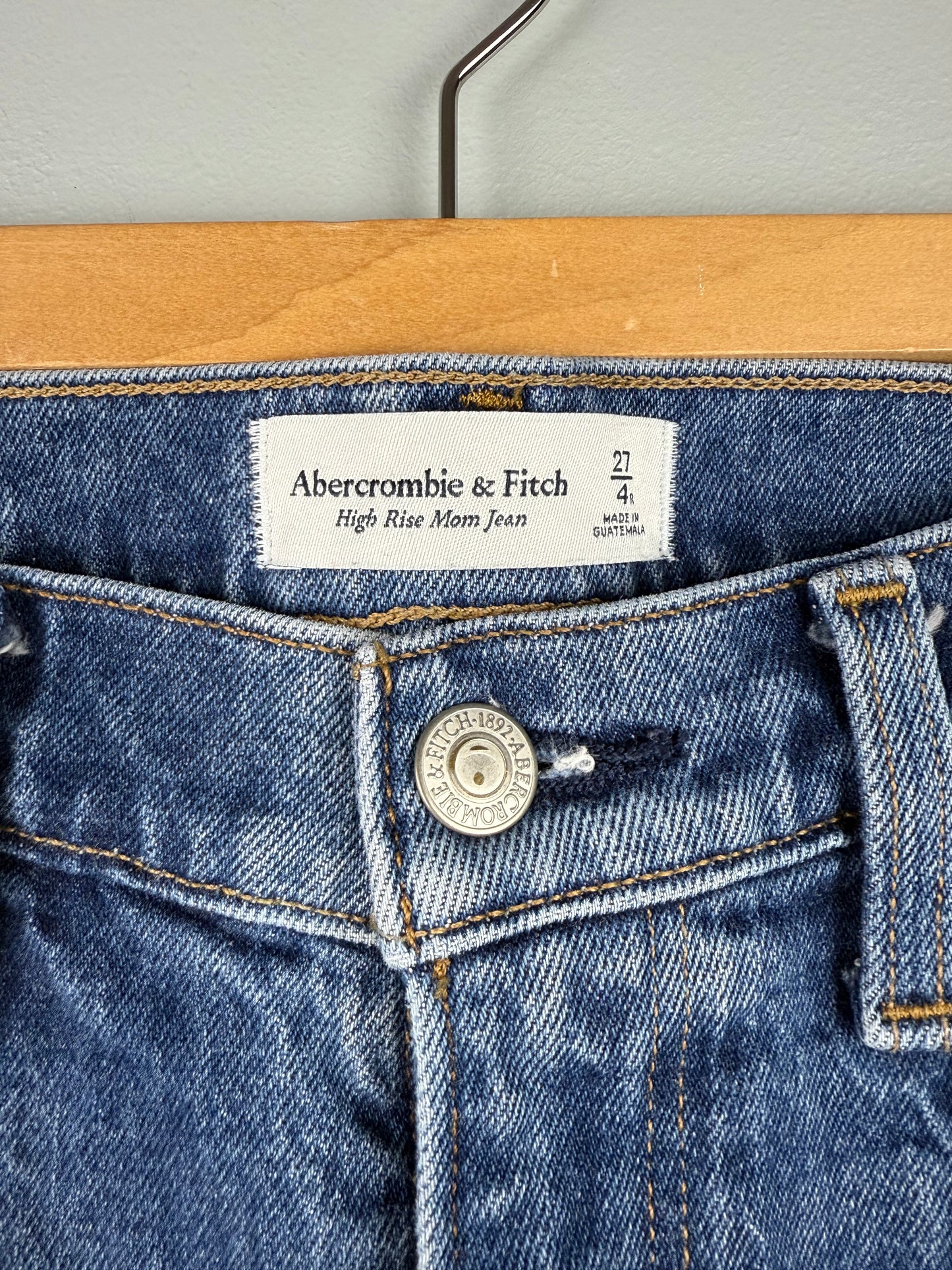 Abercrombie & Fitch 27/4 High Rise Mom Jean