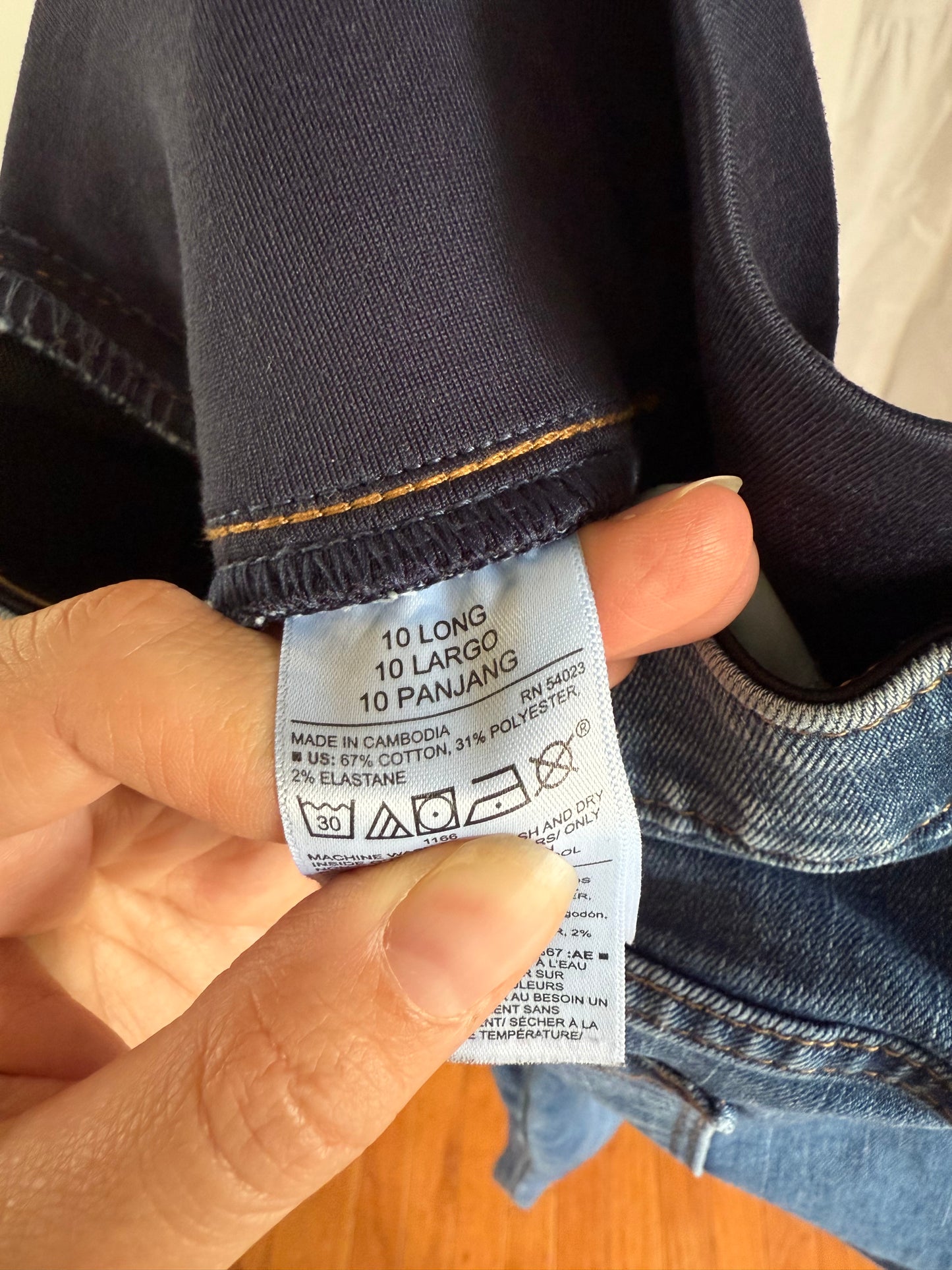 Old Navy Maternity 10 Long Jean