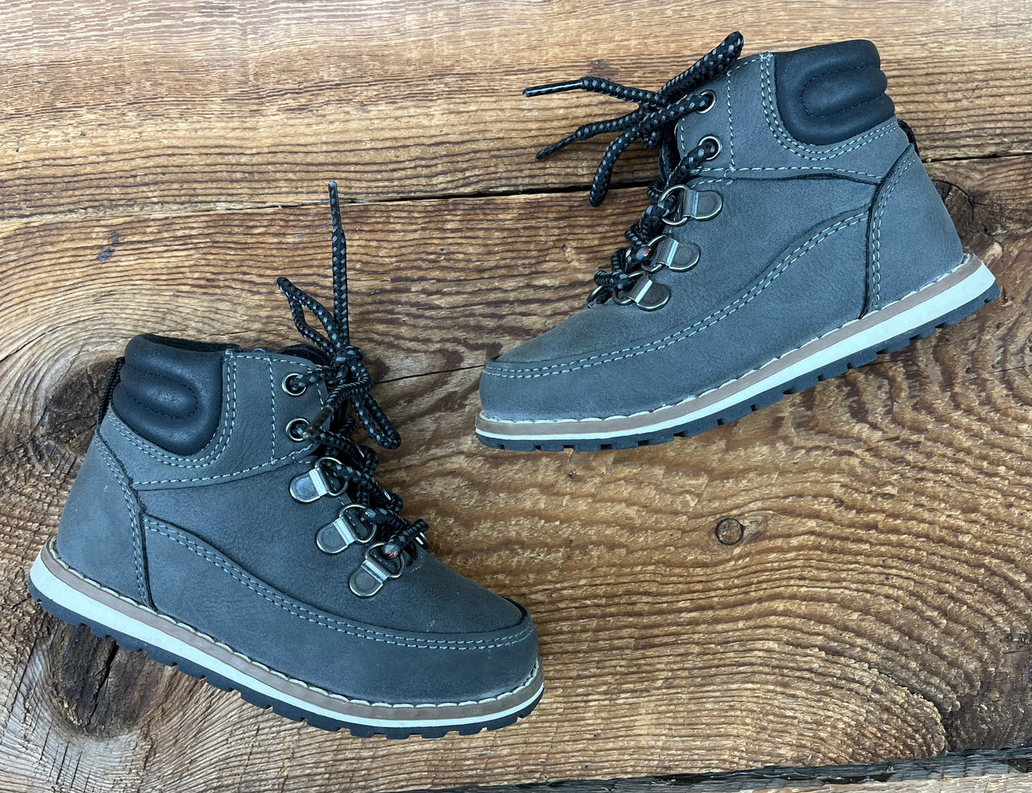 The Children’s Place 7T Boot