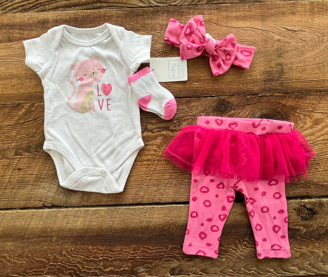 Baby Mode 0-3M Love Outfit