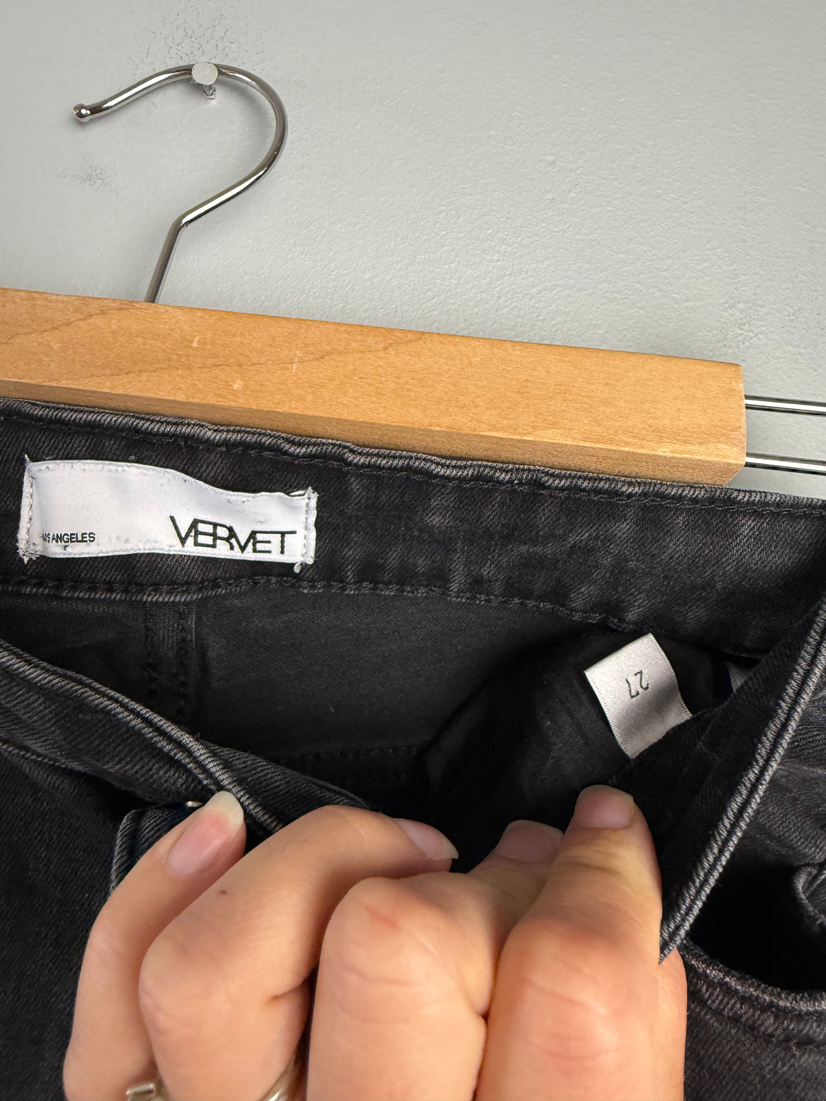 Vervet Women's 27 Distressed Skinny Jean