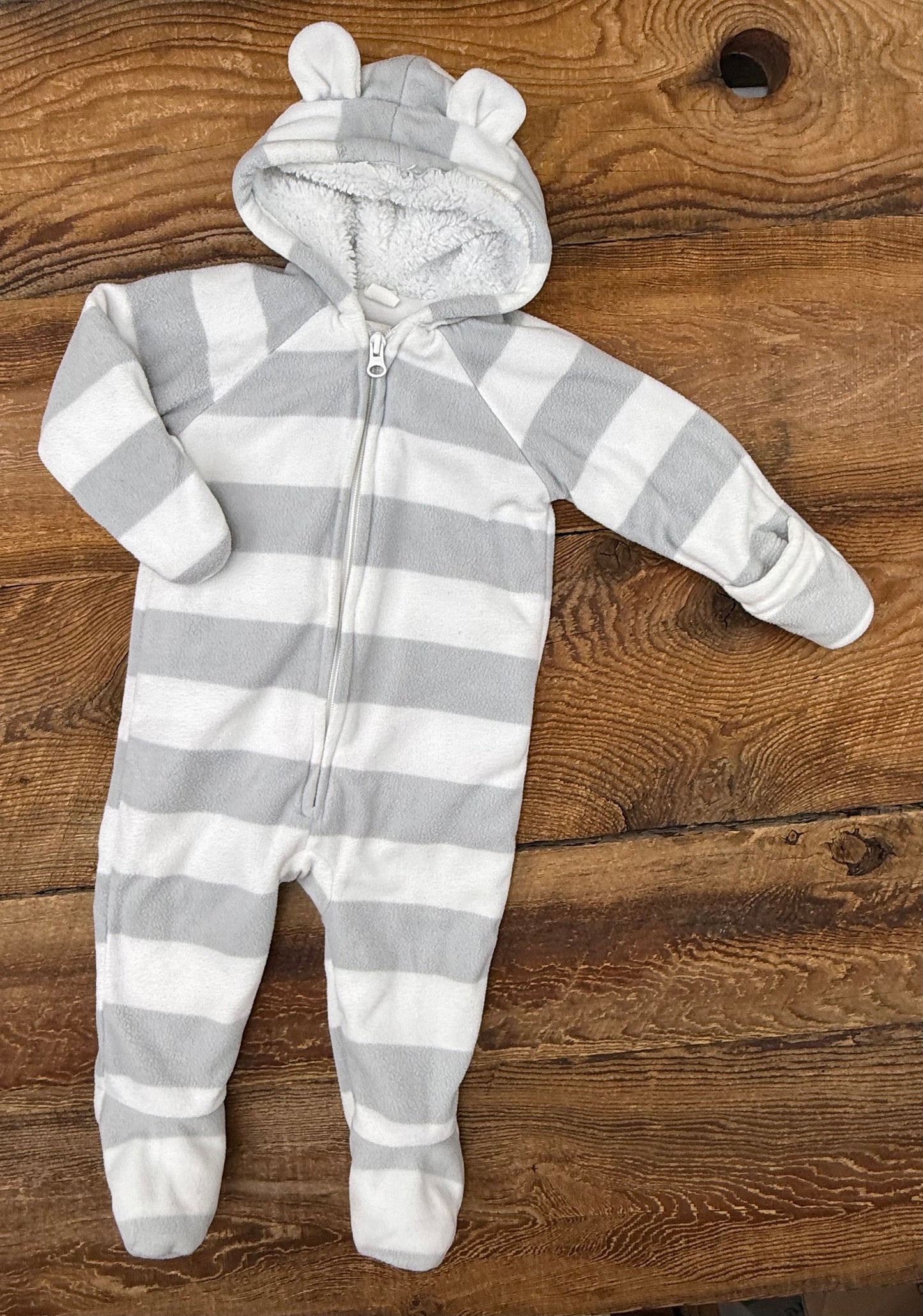 Old Navy 6-12M Fleece Striped Suit