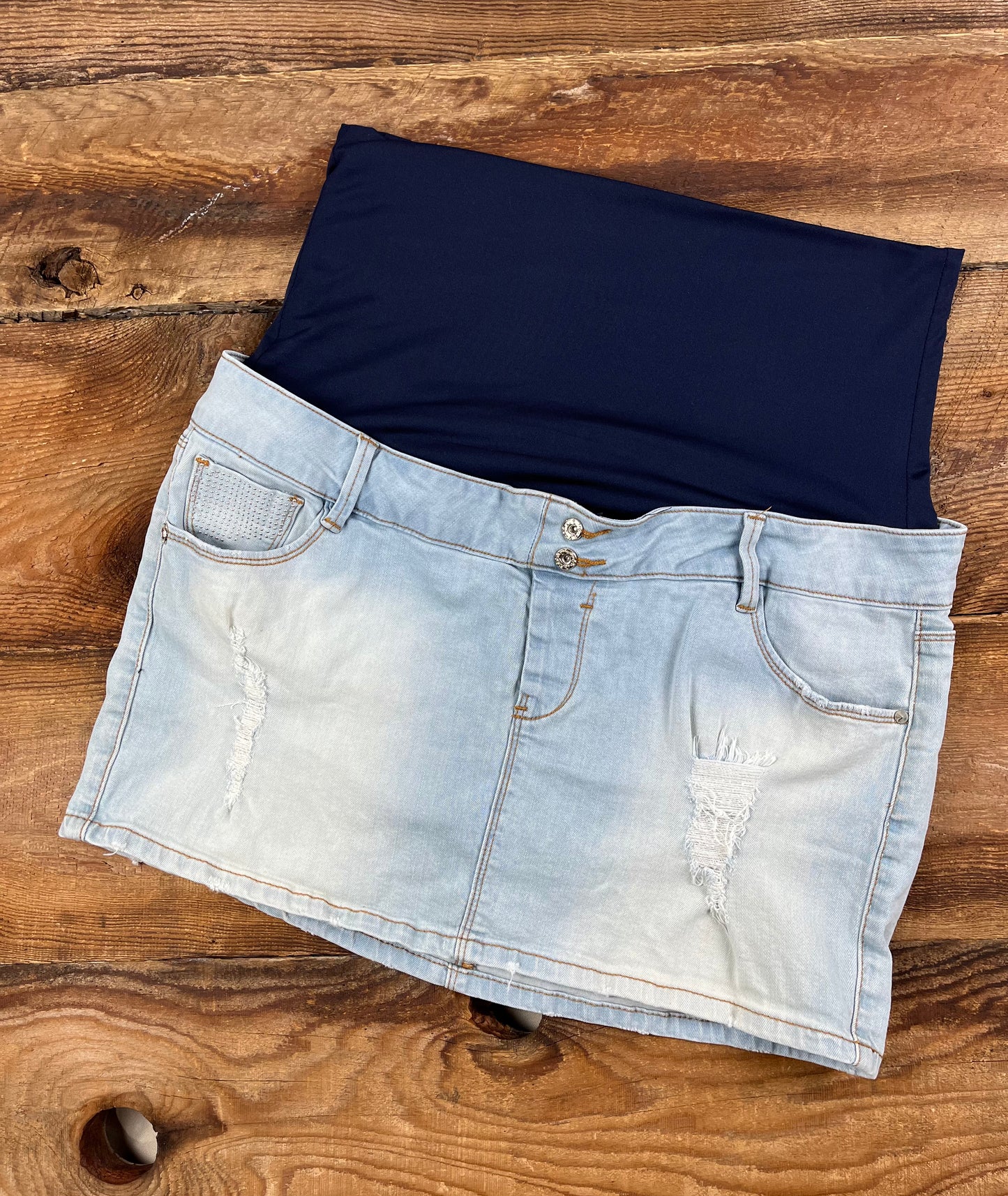 Parasuco Maternity size Large Distressed Jean Skirt