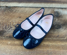 Load image into Gallery viewer, H&amp;M size 13 Ballet Flats

