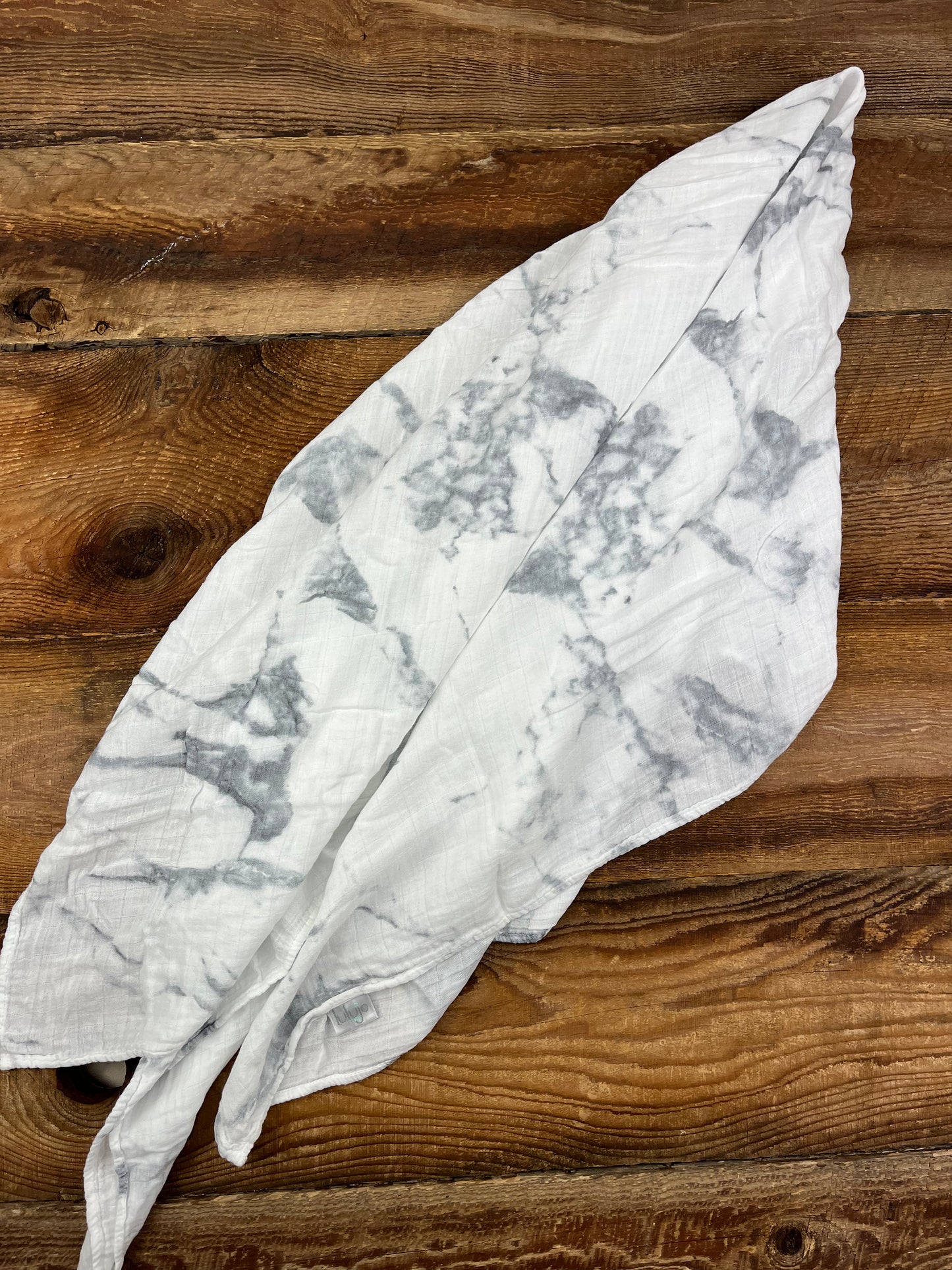 Lulujo Marble Swaddle Blanket