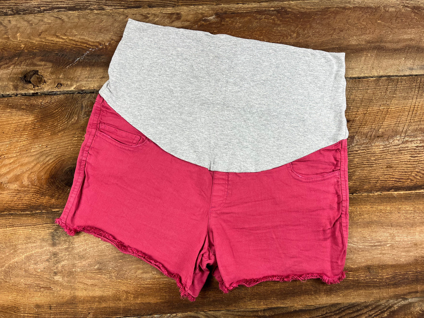 Thyme Maternity Size Large Short