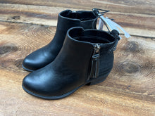 Load image into Gallery viewer, Joe Fresh size 13 Ankle Boots
