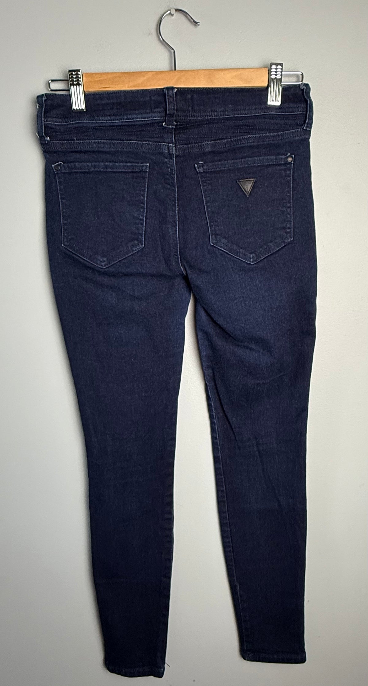 Guess Women’s 27 Low Rise Skinny Jean