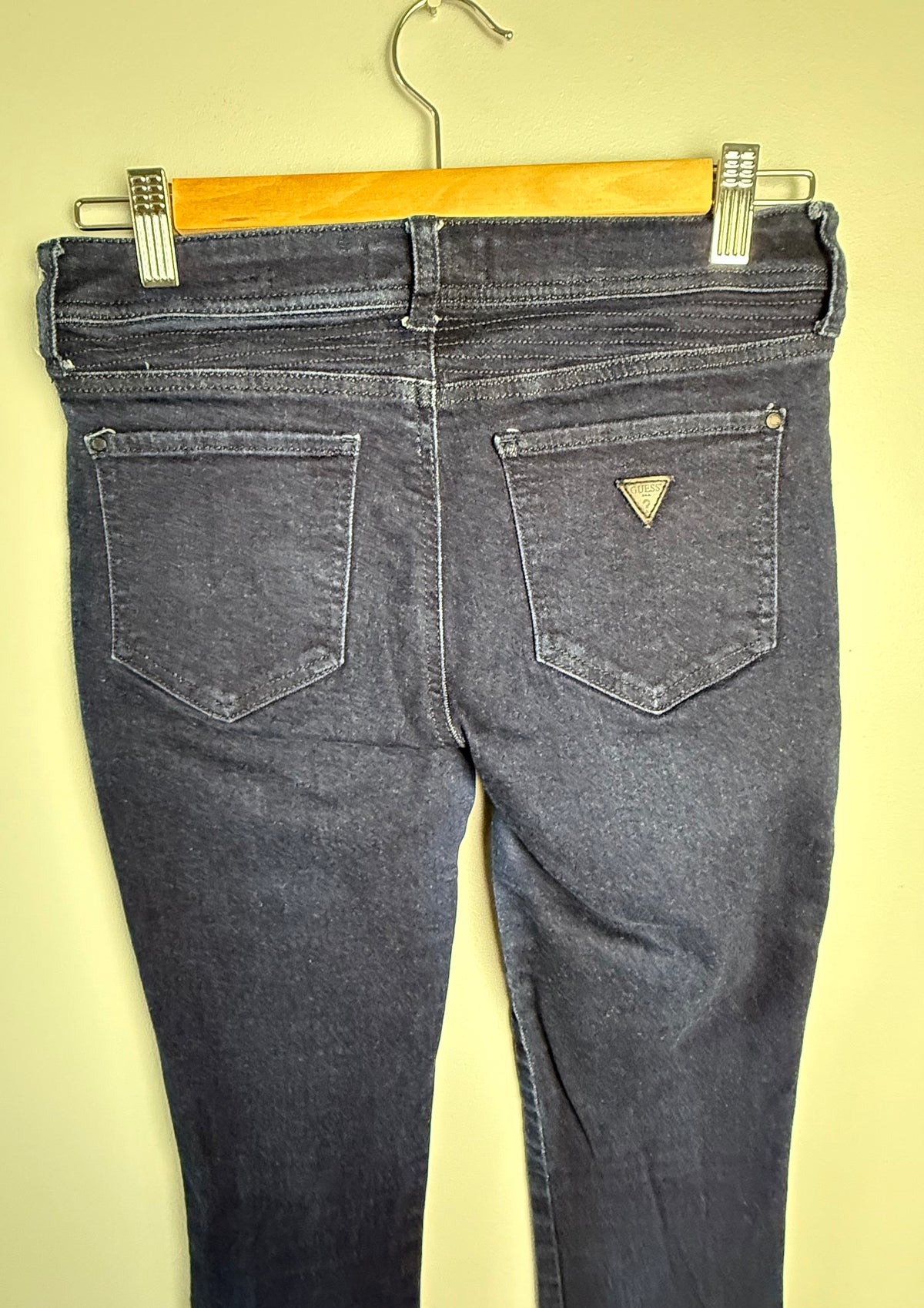 Guess Women’s 27 Low Rise Skinny Jean