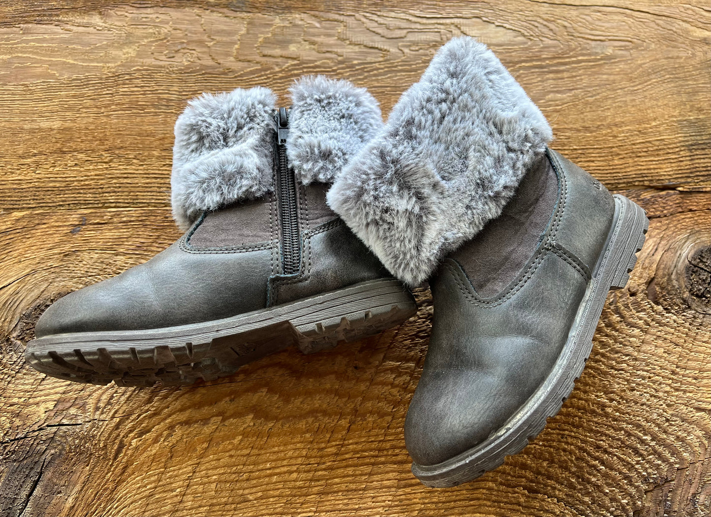 Oshkosh 9T Fur Boot