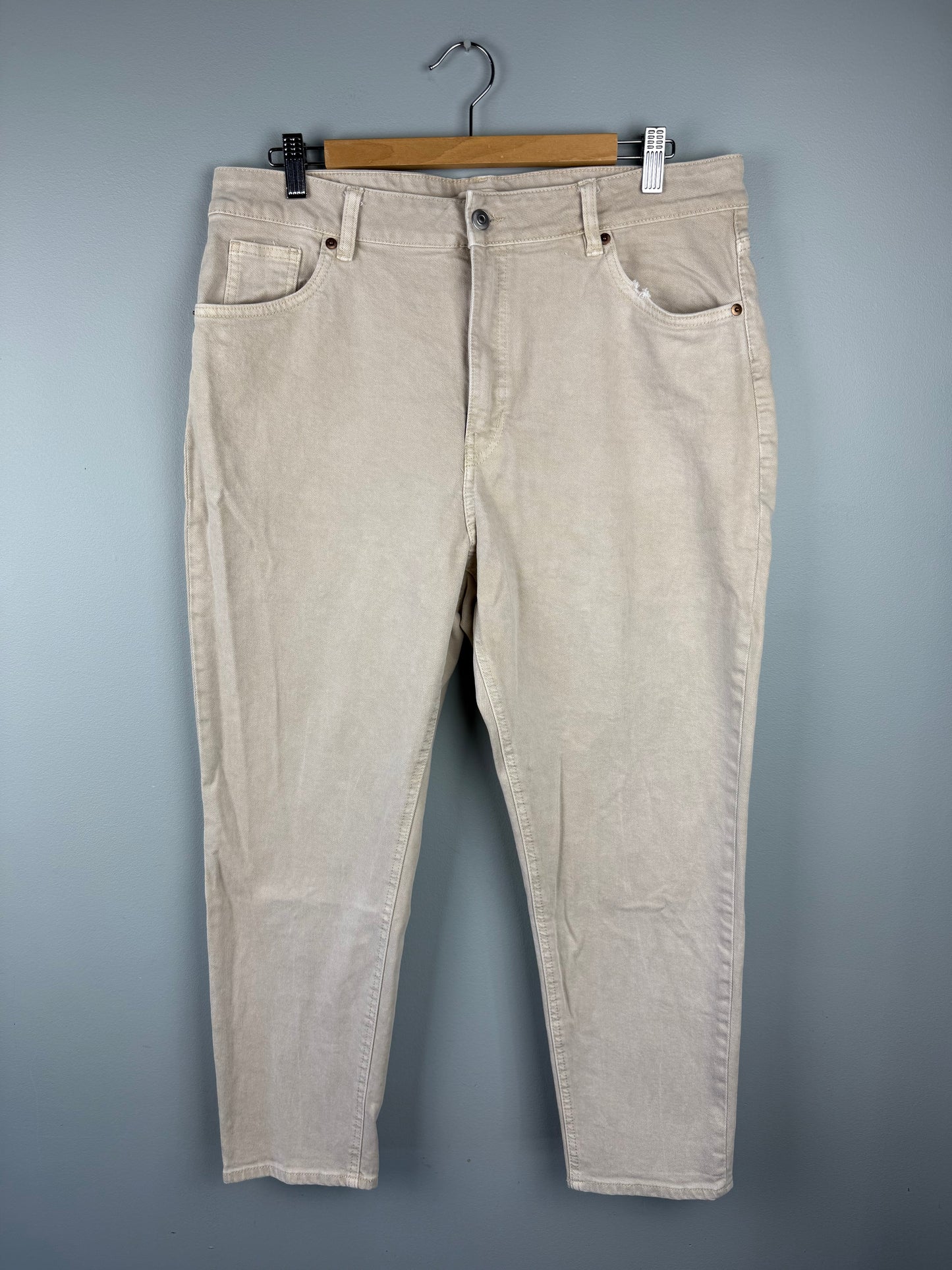 H&M Women’s 16 High Waisted Jean