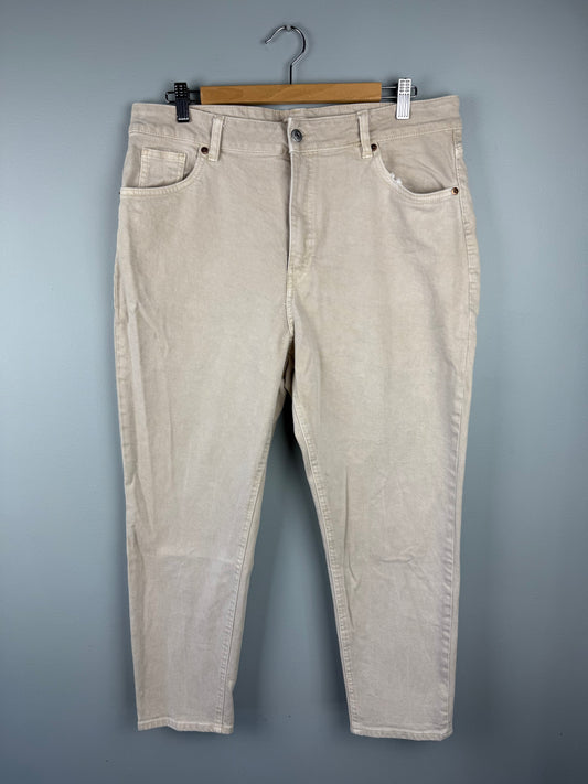 H&M Women’s 16 High Waisted Jean