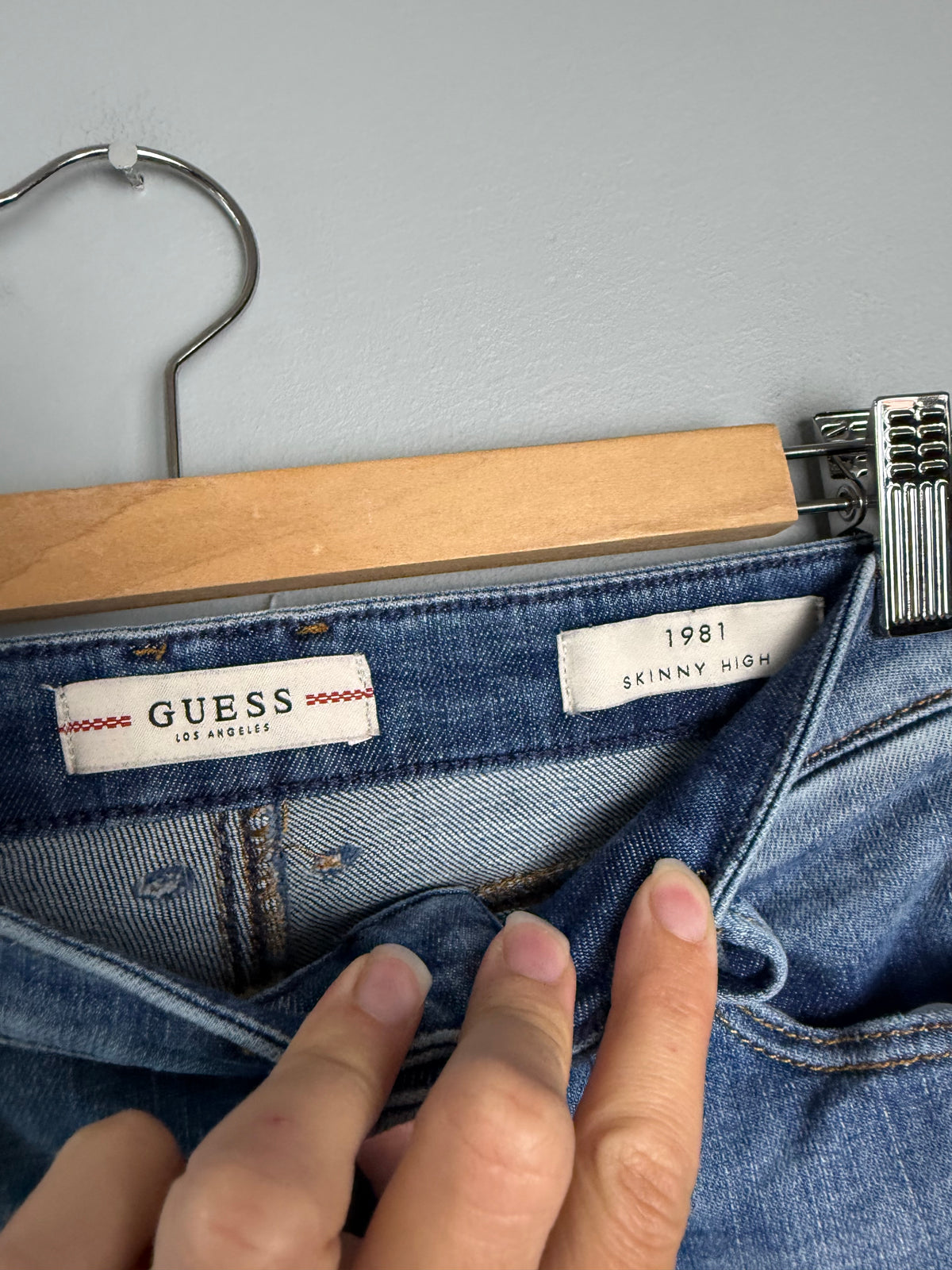 Guess Women's 27 1981 Skinny High Jean