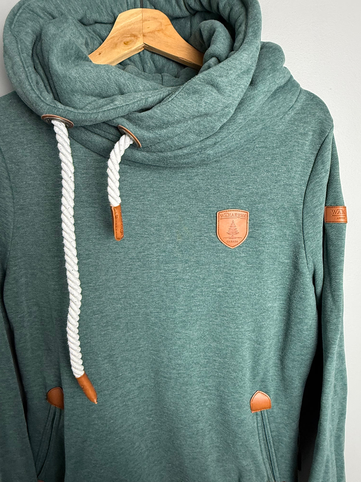 Wanakome Women's Medium Hoodie
