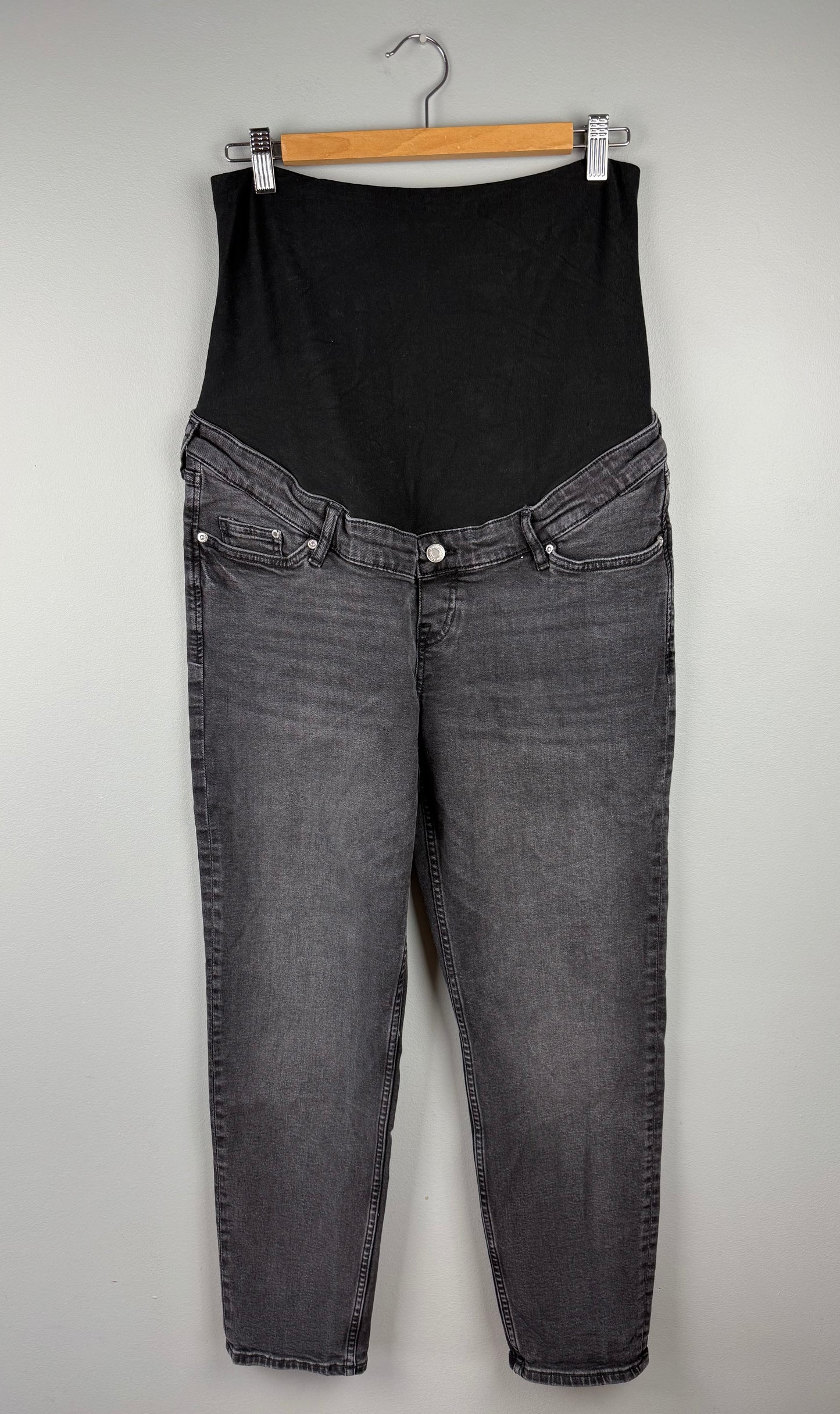 H&M Maternity 10 Boyfriend Jean
