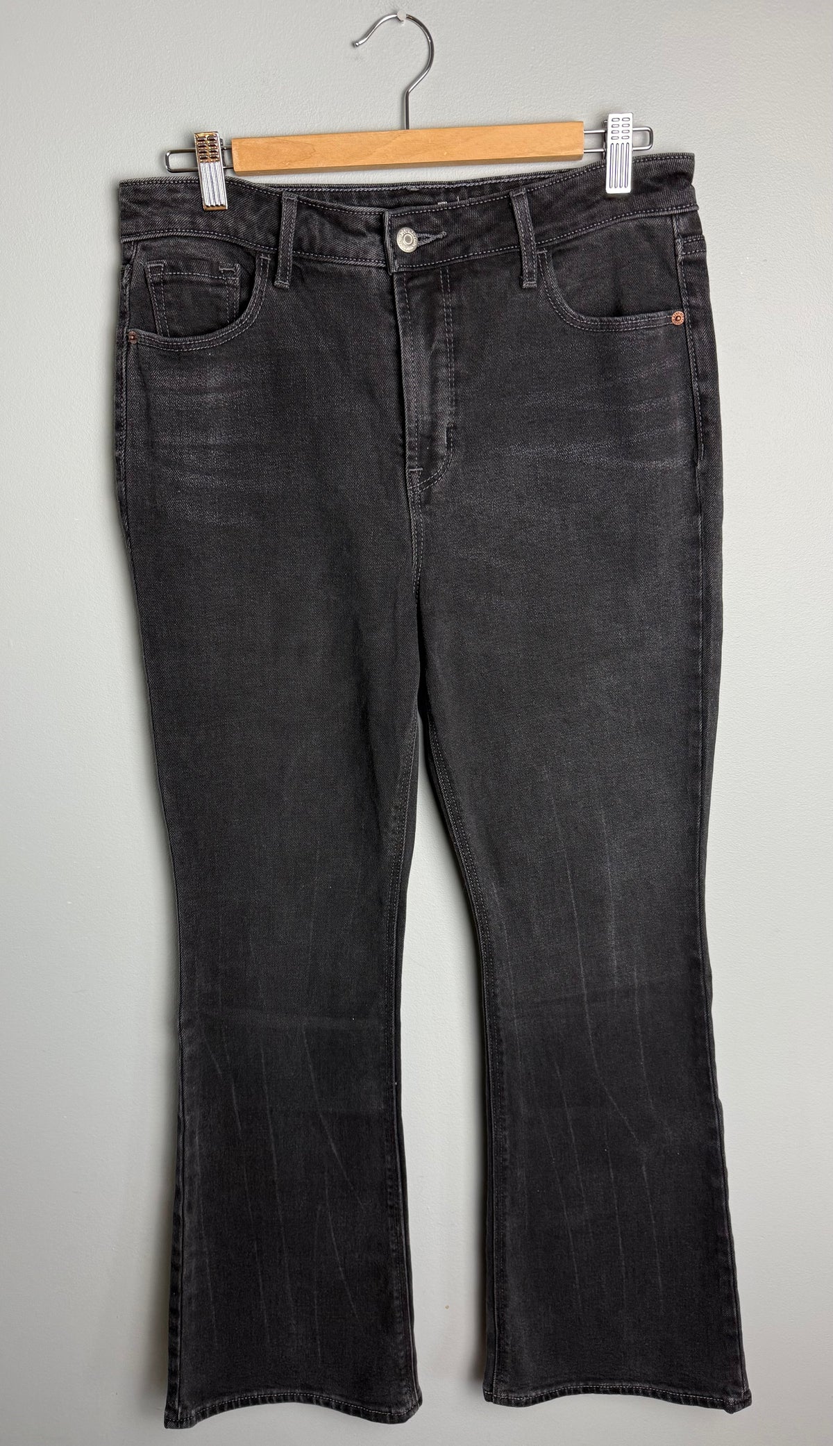 Old Navy Women's 8 Extra High-Rise Flare Jean