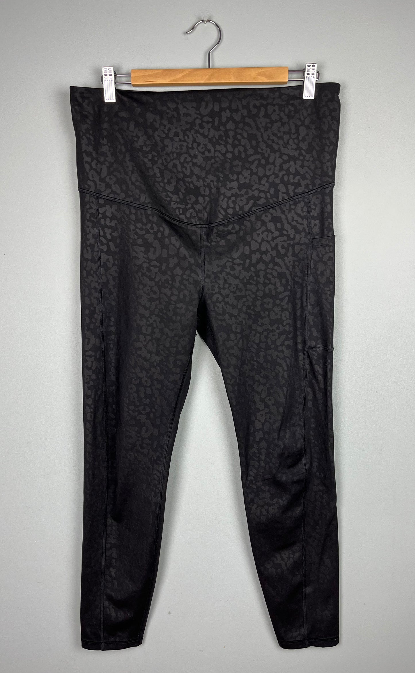 Gap Maternity Medium Textured Legging
