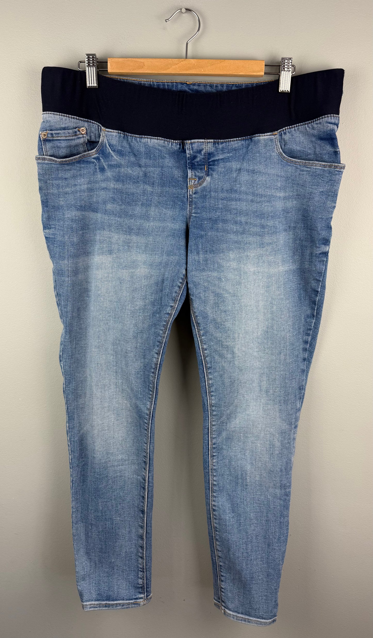 Old Navy Maternity 14 Rockstar Super Skinny Jean