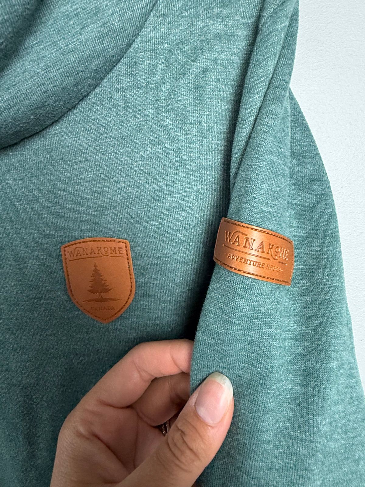 Wanakome Women's Medium Hoodie