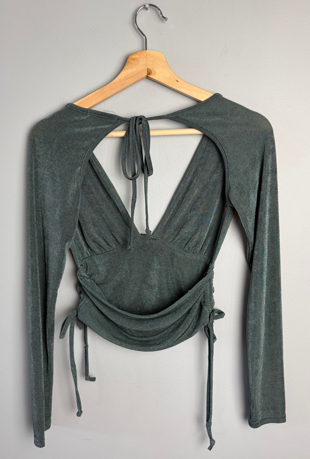 12th Tribe Women’s Medium Cropped Shirt