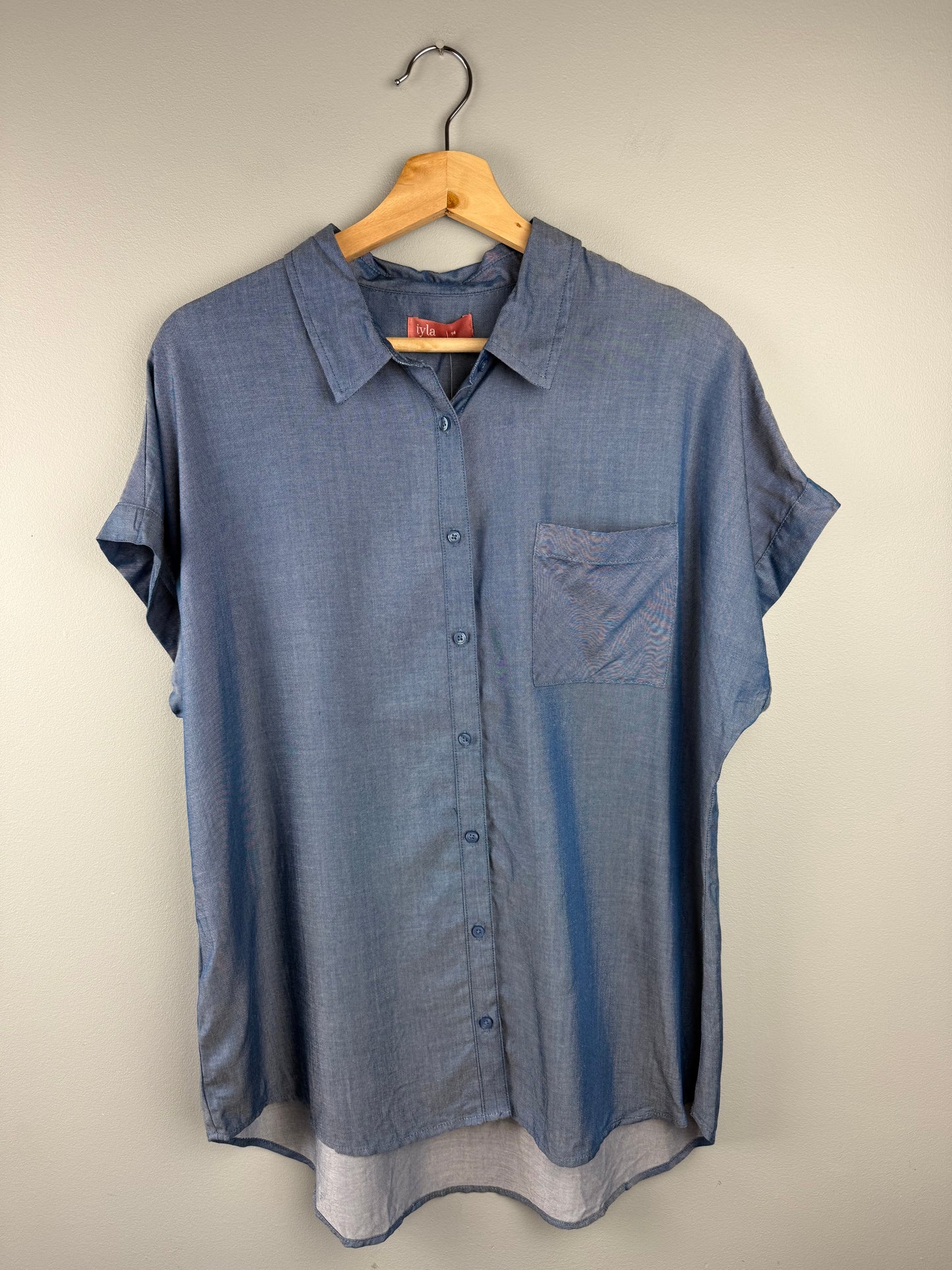 Iyla Women’s Medium Jean like Shirt