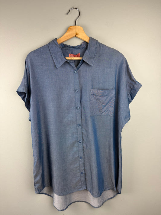 Iyla Women’s Medium Jean like Shirt