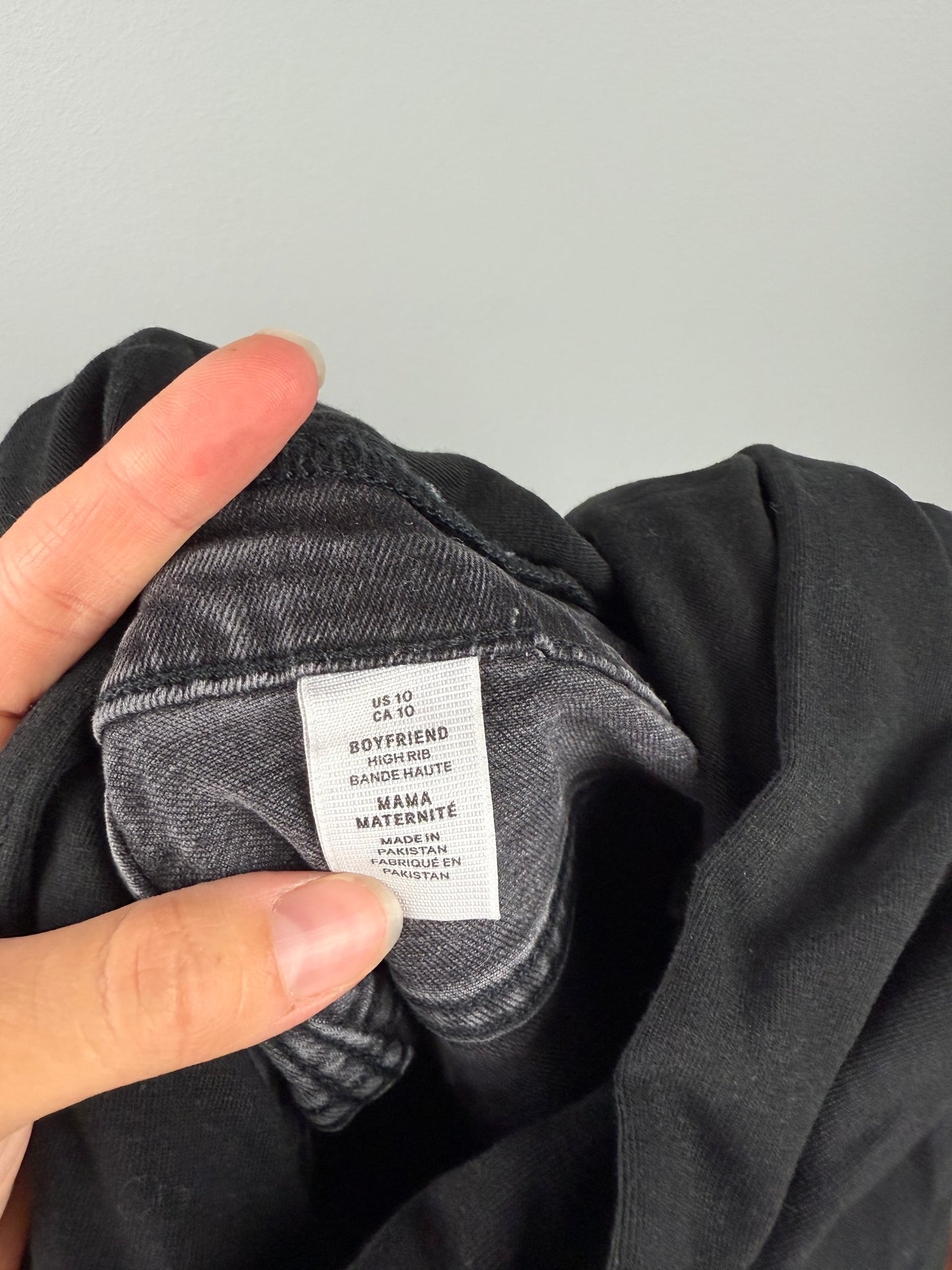 H&M Maternity 10 Boyfriend Jean