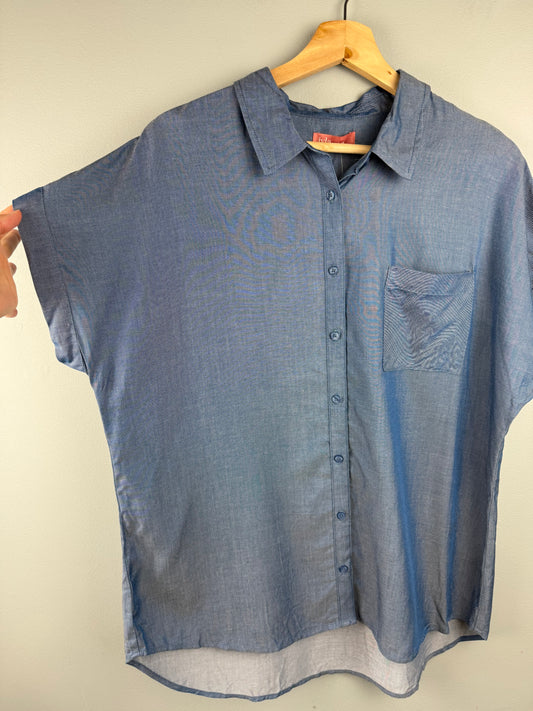 Iyla Women’s Medium Jean like Shirt