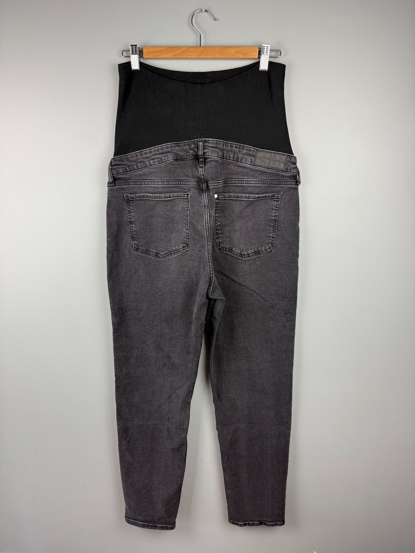 H&M Maternity 10 Boyfriend Jean