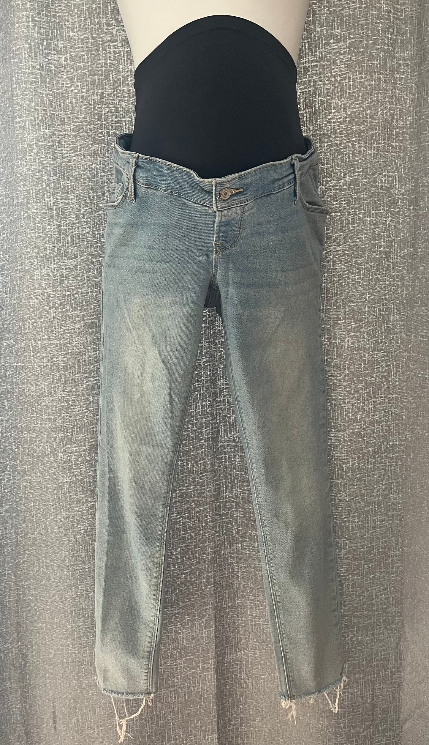 Old Navy Maternity 8 Long Jean