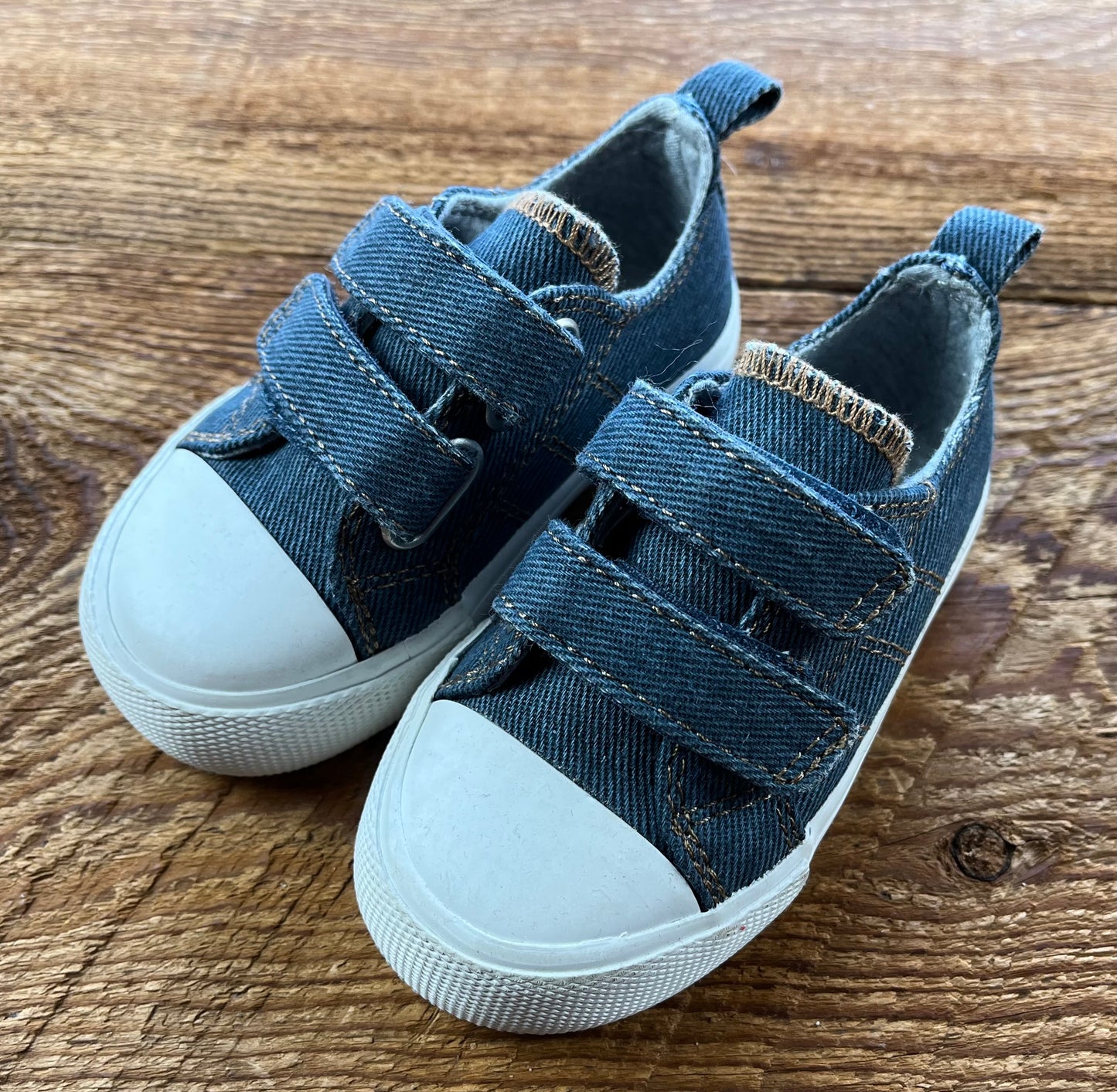 Joe Fresh 4T Velcro Shoe